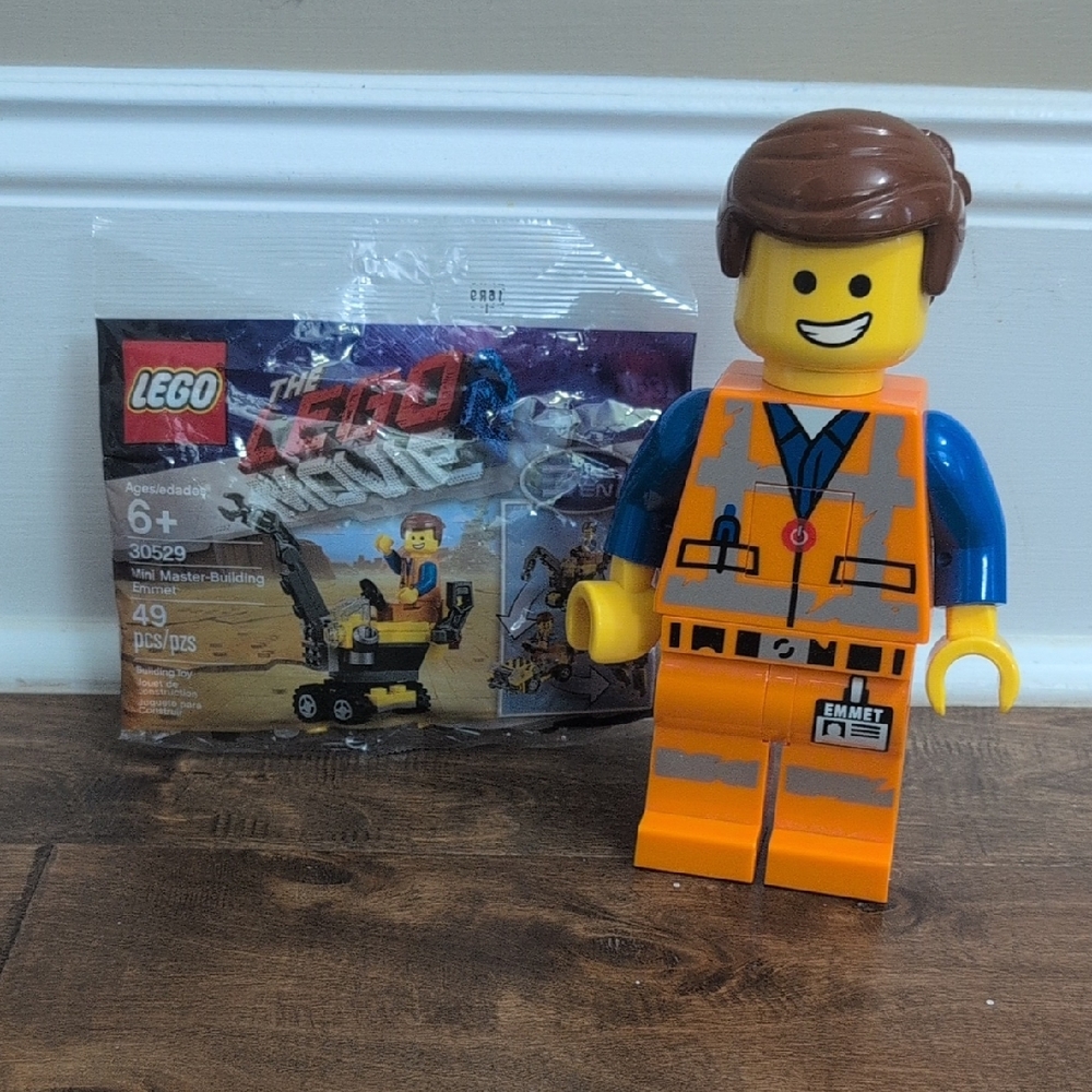 The LEGO Movie 2 Emmet LED Light